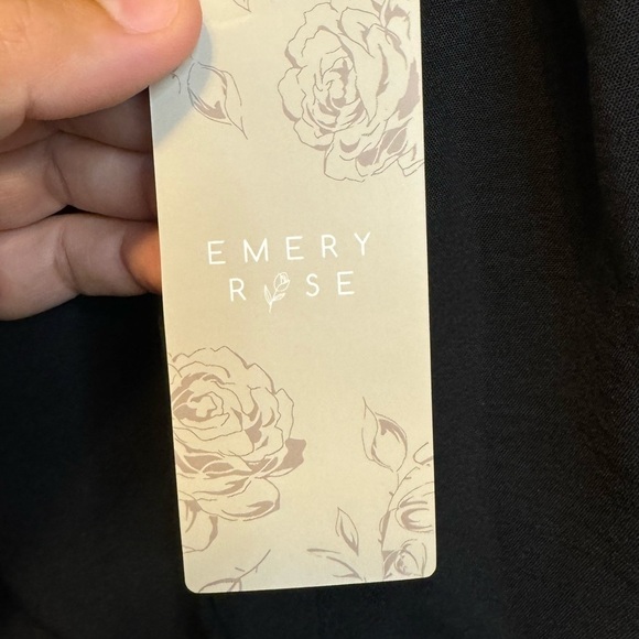 Emery Rose Black Sleeve Short Romper Size S NWT ☀️ - Picture 15 of 16